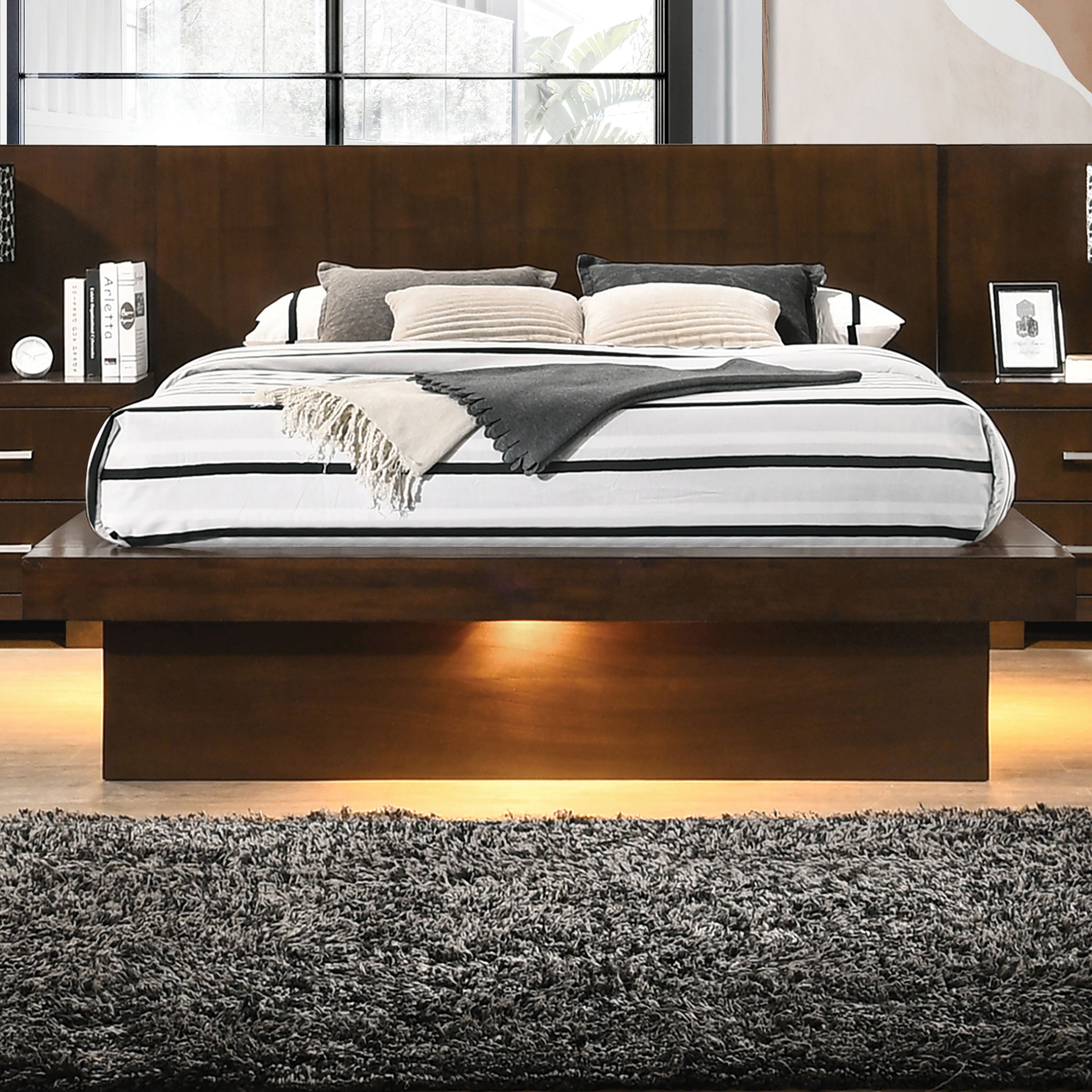 Coaster Jessica Platform Bed with Rail Seating Cappuccino Cal King