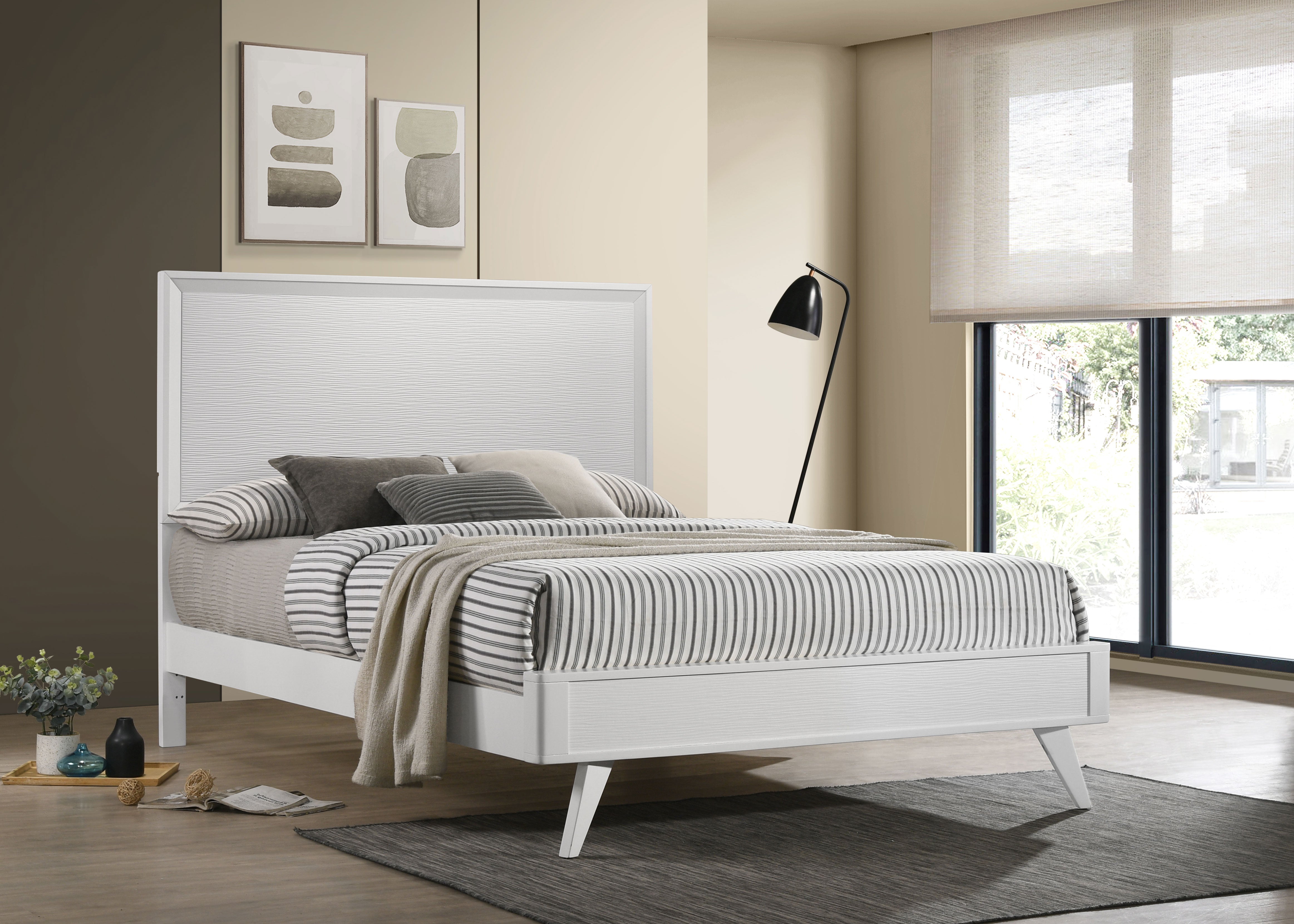 Coaster Janelle Panel Bed White Cal King