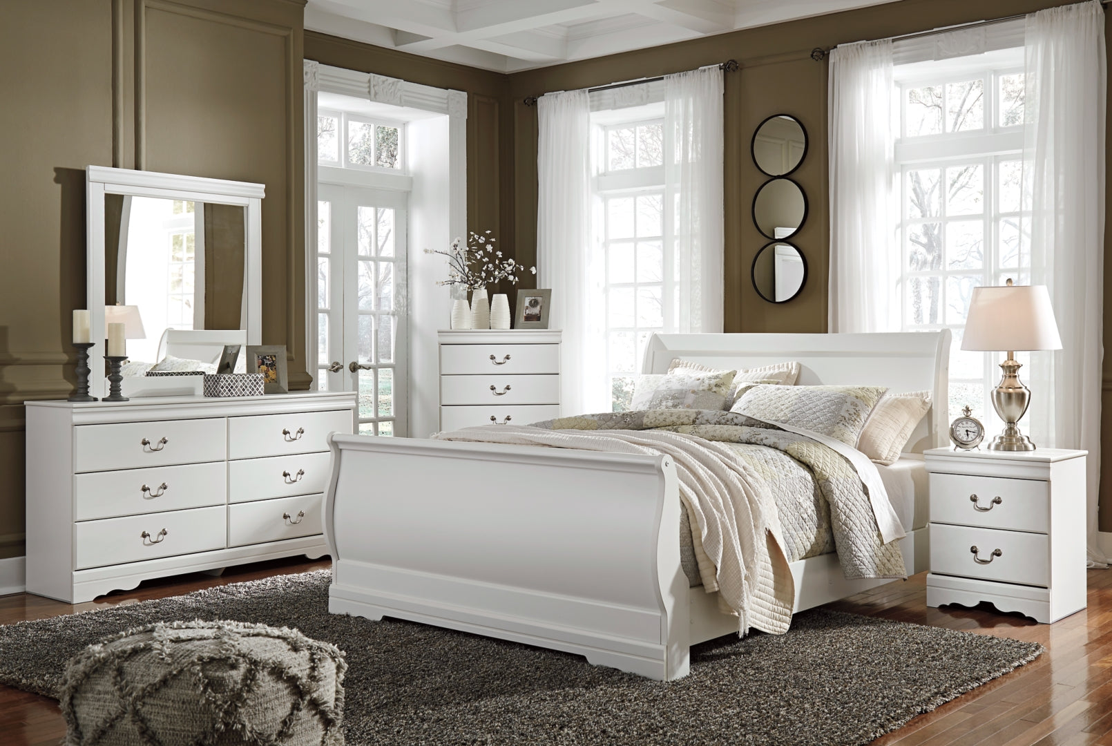 Anarasia Queen Sleigh Bed with Dresser