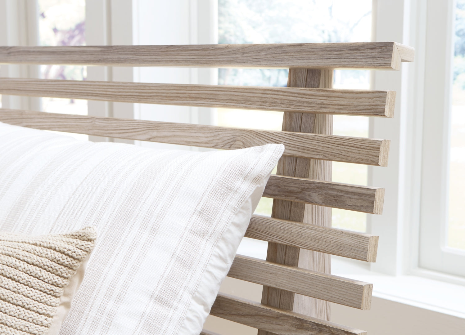 Hasbrick Queen Slat Headboard