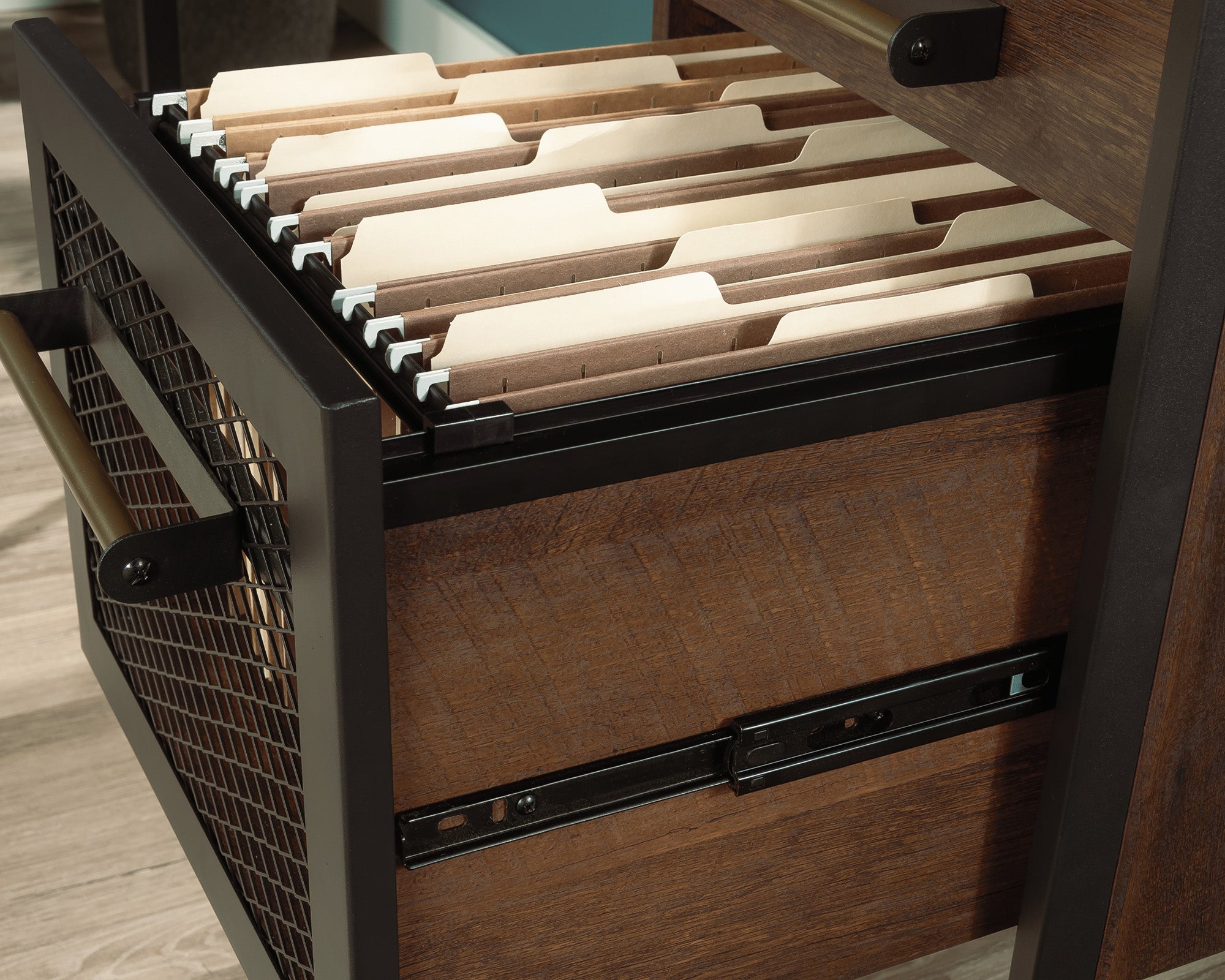 Briarbrook Computer Desk with Hutch in Barrel Oak