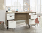 Anda Norr  Executive Desk