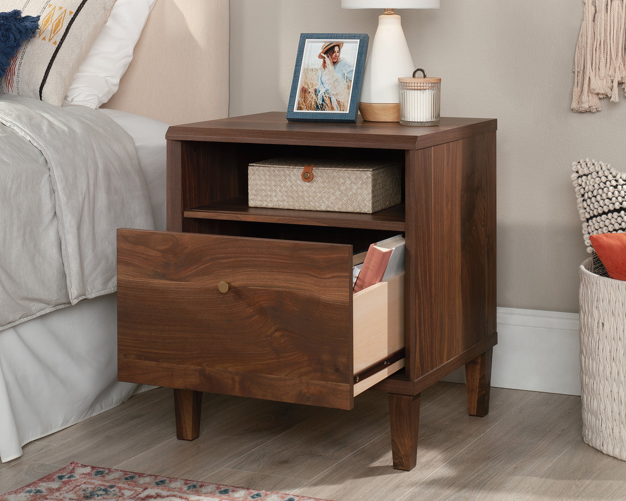 Willow Place  1-Drawer Night Stand in Grand Walnut