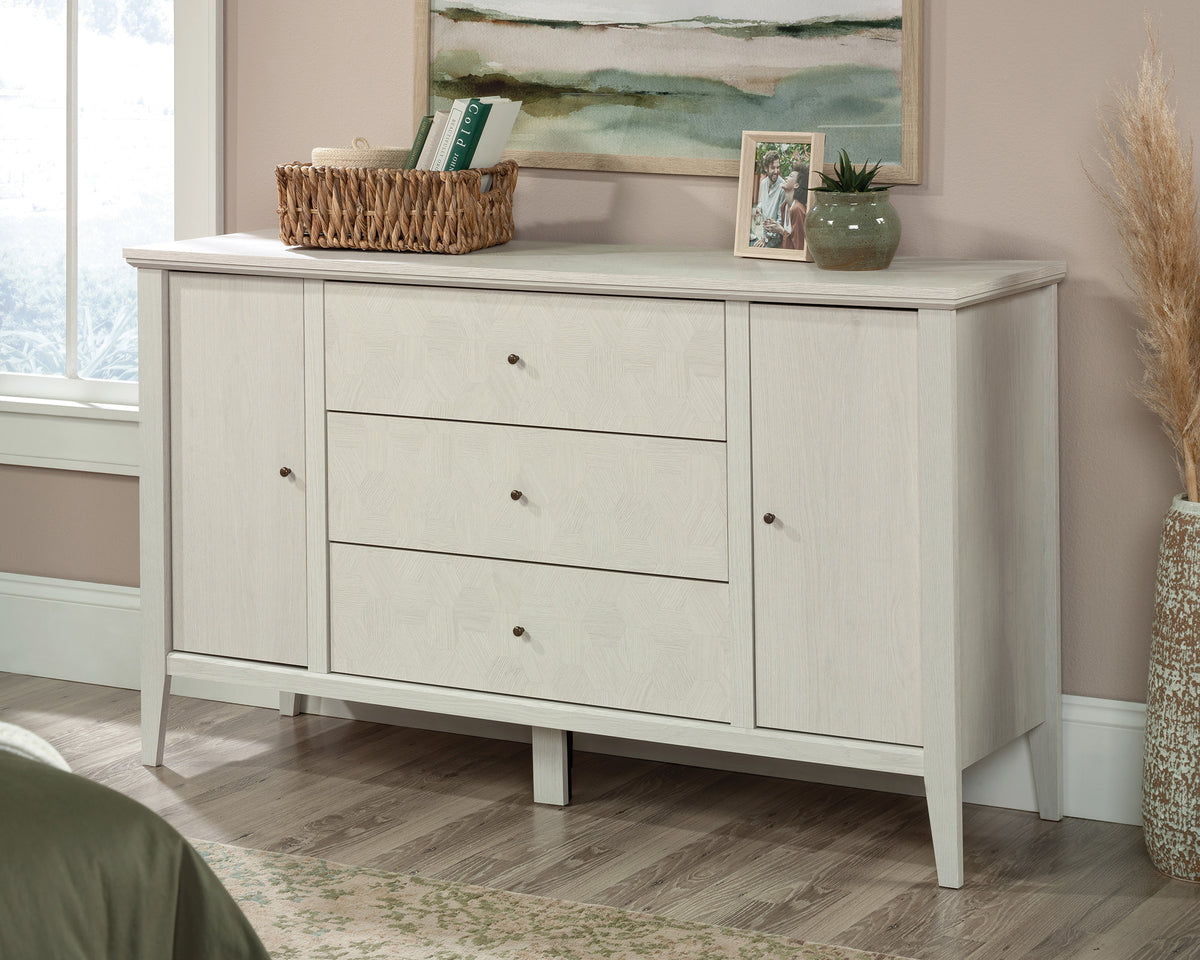 Larkin Ledge 3-Drawer Bedroom Dresser in Glacier Oak