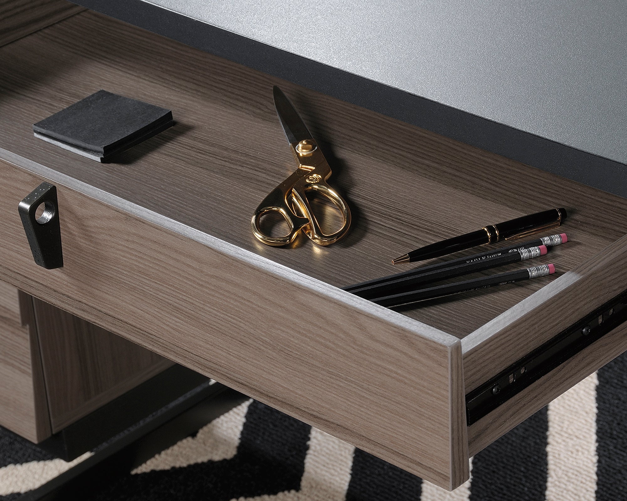 International Lux Executive Desk